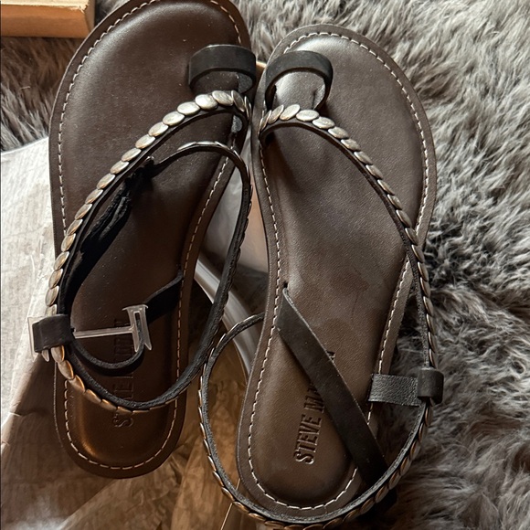 Steve Madden Black Braided Thong Sandals with Metallic Accent - Picture 2 of 3